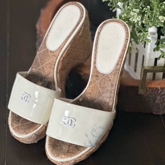 Chanel Interlocking CC Logo Patent Leather Espadrilles - Picture 3 of 10